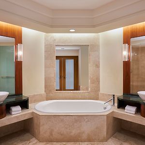 Deluxe Ocean Suite 2 Queen Beds